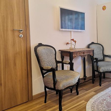 Fancy 1Bd Family Friendly In Historical Centre Apartman Bukarest Kültér fotó