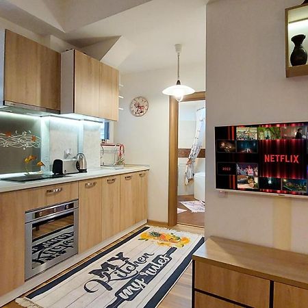 Fancy 1Bd Family Friendly In Historical Centre Apartman Bukarest Kültér fotó