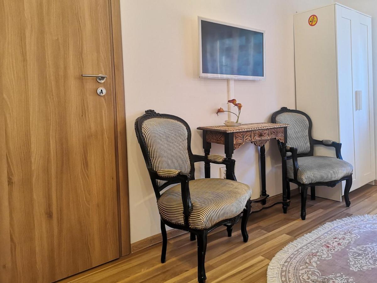 Fancy 1Bd Family Friendly In Historical Centre Apartman Bukarest Kültér fotó