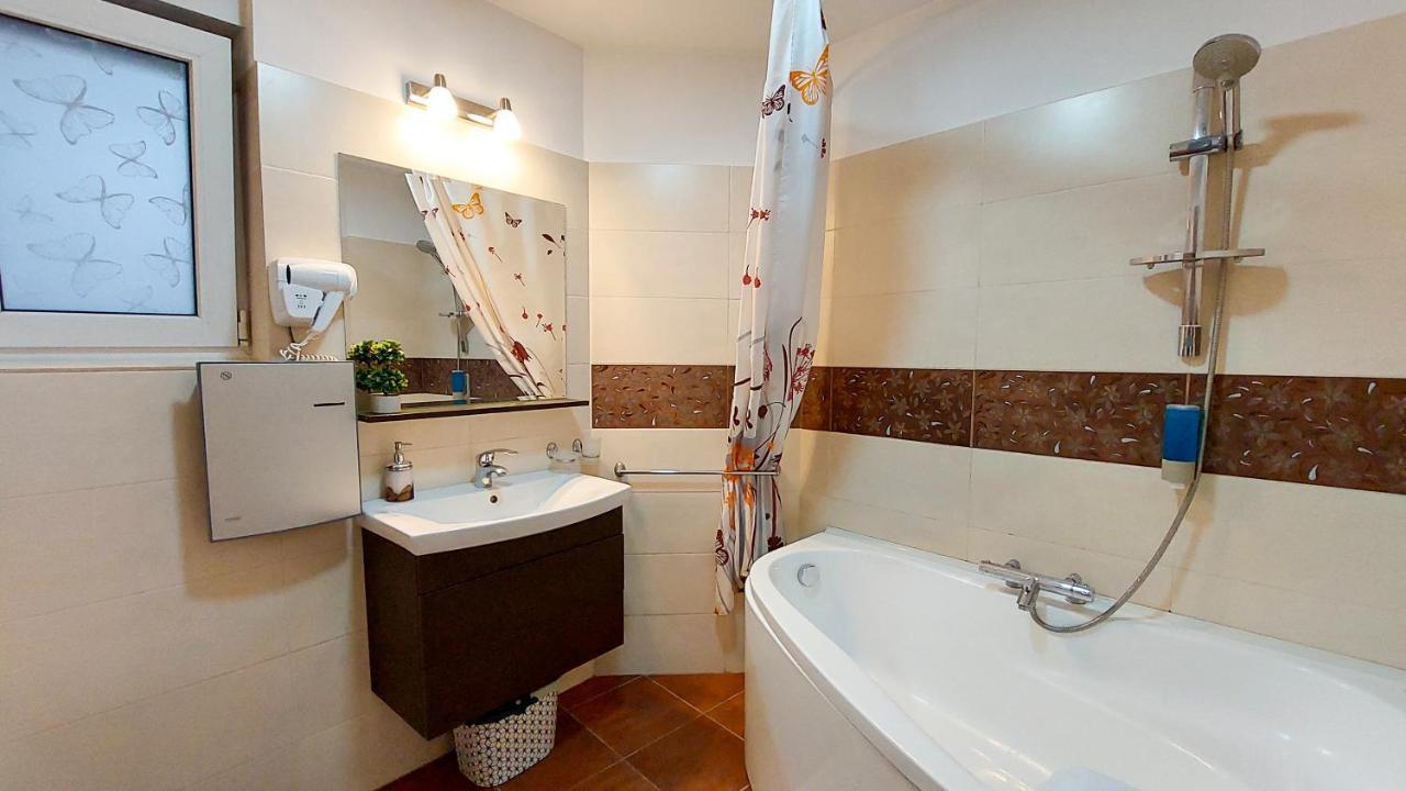 Fancy 1Bd Family Friendly In Historical Centre Apartman Bukarest Kültér fotó