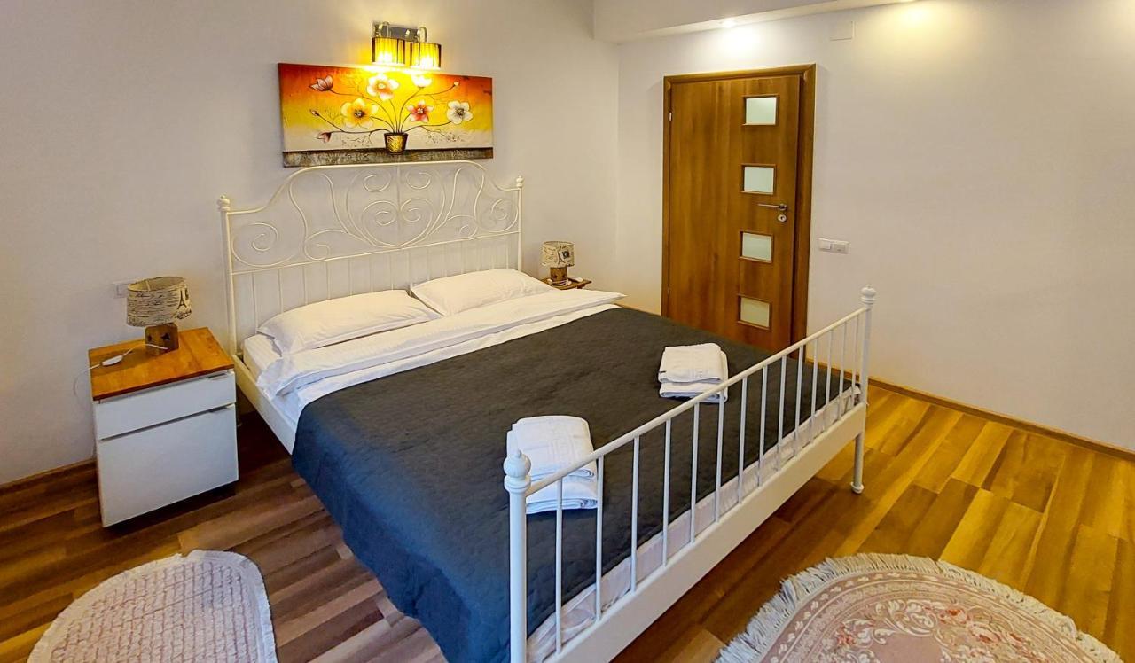 Fancy 1Bd Family Friendly In Historical Centre Apartman Bukarest Kültér fotó