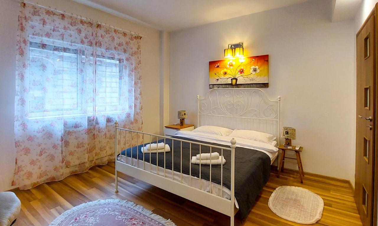 Fancy 1Bd Family Friendly In Historical Centre Apartman Bukarest Kültér fotó