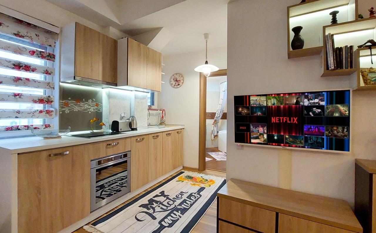 Fancy 1Bd Family Friendly In Historical Centre Apartman Bukarest Kültér fotó