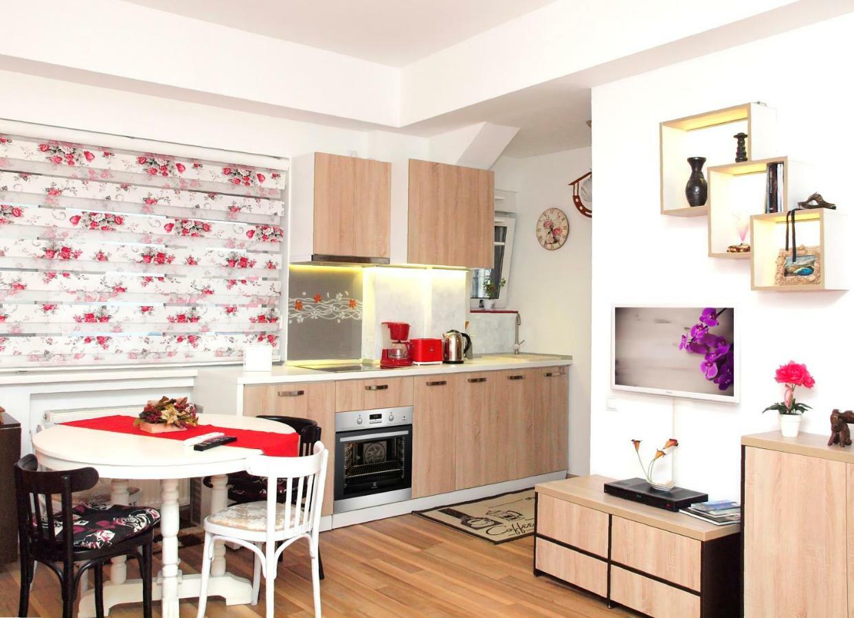 Fancy 1Bd Family Friendly In Historical Centre Apartman Bukarest Kültér fotó
